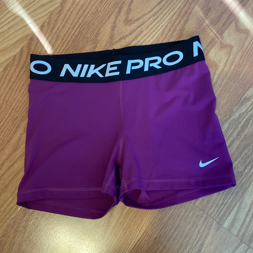 Women’s Nike pro, dri fit biker short-size medium